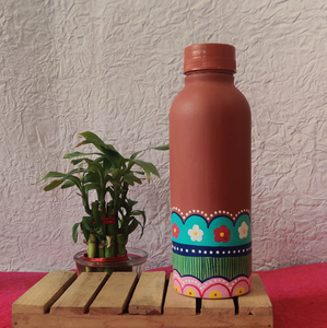 Bouteille d'eau cylindrique simple en terre cuite avec petit couvercle en argile-Bouteille d'argile naturelle classique pour un usage quotidien - Product Image 2