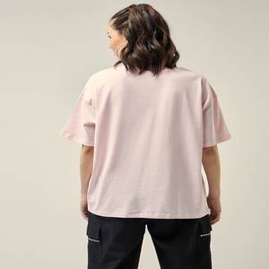 เสื้อยืดแขนไหล่สำหรับผู้หญิงคอกลมพิมพ์ลายสไตล์บอยซี่ทำจากผ้าเรยอนสแปนเด็กซ์สำหรับใช้ในชีวิตประจำวัน - Product Image 2