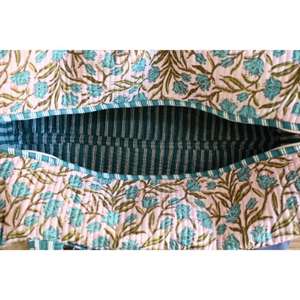 Sac de voyage matelassé en coton écologique imprimé à la main avec fermeture éclair, motif floral, léger, style bohème, luxe, pour le week-end - Product Image 6