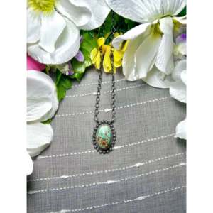 Collier en turquoise de Royston et argent sterling, fait main par des artisans Navajo - Bijou de collection culturelle - Product Image 1