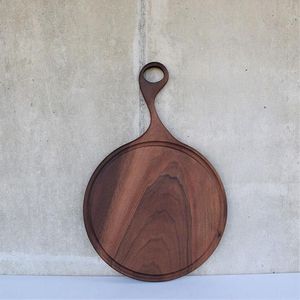 Tabla de cortar de madera elaborada con madera noble que ofrece un rendimiento duradero en cocinas domésticas en todo el mundo. - Product Image 1