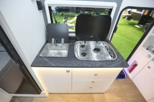 Caravane hybride tout-terrain australienne de 15 pieds avec toit relevable, 4x4, transporteur de jouets avec lit superposé, cuisine coulissante et ouverture latérale - Product Image 5
