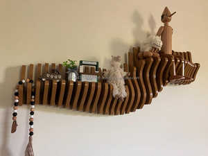 Décoration murale suspendue artisanale moderne en bois ondulé paramétrique Kalatri, style Art Déco, portrait - Product Image 2