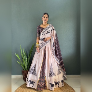 ชุดเลเฮนกาโชลีผ้าฝ้ายลายดิจิทัลประดับงานกอต้าปาตติสำหรับงานแต่งงานแบบอินเดียสำหรับผู้หญิง - Product Image 2