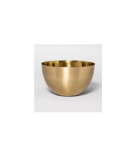 Elegante cuenco para servir de latón dorado diseñado para las ofrendas de Pooja prasadam o festivales culturales y religiosos indios ceremoniales - Product Image 6