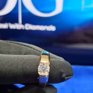 แหวนเพชรทรงโซลิแตร์ ดีไซน์ D GLEAM JEWELS ผลิตด้วยมือจากเพชรเลี้ยงในห้องปฏิบัติการ สีเหลือง ทองคำแท้ 14k ได้รับการรับรองจาก IGI เหมาะสำหรับงานหมั้น งานแต่งงาน และงานเลี้ยง ระดับความสะอาด VVS-VS - Product Image 3