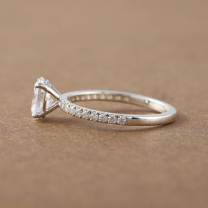 Anillo de compromiso de diamante cultivado en laboratorio de corte ovalado de 2,80 quilates, lujoso oro sólido de 14K, configuración de pavé a la moda, regalo certificado por IGI para mujer - Product Image 6