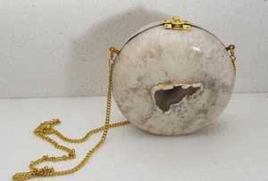 คลัทช์มือหินอ่อนรูปตัว D พร้อมงานฝีมือทำจากเรซินเทียมประดับมุกชุบทองวินเทจสายโซ่สำหรับงานแต่งงานของผู้หญิง - Product Image 3