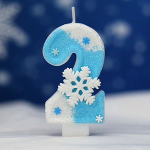 Vela de número azul de parafina hecha a mano con detalle de copo de nieve para decoración de Pasteles de cumpleaños y uso en fiestas - Product Image 1