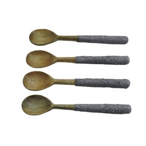 Nouveau Design mignon fait à la main en bois d'acacia naturel et résine ensemble de cuillère à manger de bonne qualité article artisanal petite cuillère - Product Image 4