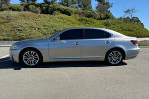 Lexus LS 460 L 2017 usado en buen estado - Product Image 3