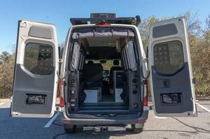 MEJOR VENDIDO EN 2023, MERCEDES-BENZ SPRINTER 2500 STORYTELLER OVERLAND MODE, CONVERSIÓN A CAMPER 4X4, MOTOR TURBODIÉSEL, TRACCIÓN EN LAS 4 RUEDAS - Product Image 5