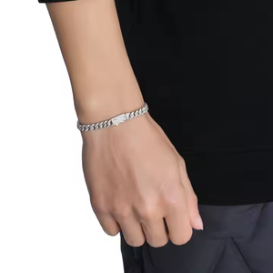 Collar de Cadena Cubana de Estilo Premium con Diamantes Moissanite de Alto Brillo, Collar Iced Out para un Look Moderno, de la India - Product Image 4