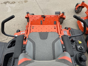 Cortadora de Césped de Giro Cero Kubota Z452KWi-54 2025, Motor Kawasaki EFI de 26 HP, Cortadora de Césped Hidrostática Comercial de 54 Pulgadas en Venta - Product Image 6