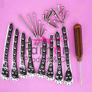 LCP Plaque de fémur distal 4.5/5.0mm 6,8,10 & 12 trous avec vis 100 Pcs Set Acier - Product Image 1