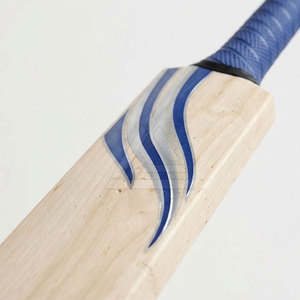Bâtons de cricket haut de gamme faits à la main en bois de saule avec poignée de qualité, équipement sportif pour joueurs professionnels et de club - Product Image 6