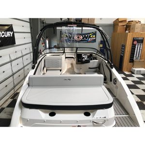 Sea Ray SPX 210 2025, Nuevo Bote de Lujo con Motor MerCruiser y Tanque de Combustible de 37 Galones - Product Image 4