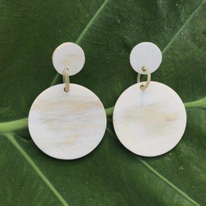 Boucles d'oreilles buffle de style vintage en os de corne d'origine éthique faites à la main Bijoux naturels à la mode - Product Image 1