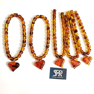 Collier pendentif coeur en résine d'ambre fait à la main beau design perlé bijoux élégants cadeau pour femmes et filles mode de tous les jours - Product Image 3