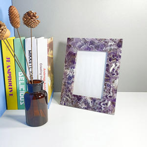 กรอบรูปตกแต่งสไตล์โมเดิร์นทำจากหินอเมทิสต์รักษ์โลก พร้อมลายแกะสลักด้วยมือ สำหรับงานหมั้น - Product Image 2