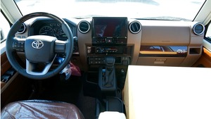 สภาพดีเยี่ยม ปี 2024 โตโยต้า แลนด์ ครุยเซอร์ 70 ซีรีส์ LC 76 LX เกียร์อัตโนมัติ เครื่องยนต์ V6 - Product Image 4