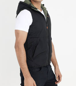 Vente en gros Bomber épais à capuche matelassé en toile imperméable et respirant pour l'hiver blouson sans manches pour hommes - Product Image 3