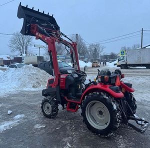Tracteur à chenilles Masseyy Furgusonn 385 4WD MF 375 avec moteur de 10 CV pour les exploitations agricoles. - Product Image 1