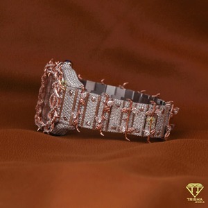 Reloj de diamantes cultivados en laboratorio de excelente calidad, accesorio de lujo hecho a mano para hombre, disponible al mejor precio - Product Image 3