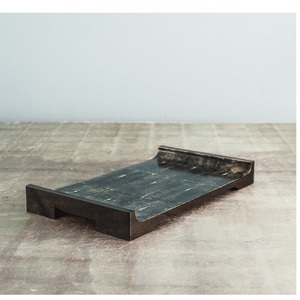 Plateaux de service décoratifs classiques en laiton et aluminium faits à la main, finis pour l'hôtellerie, la maison et la décoration de table - Product Image 4