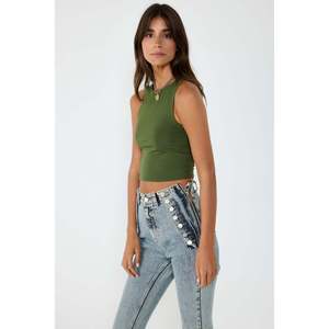 Top Corto sin Mangas con Cuello Redondo - Product Image 4