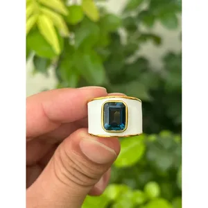 Bague en argent 925 avec topaze bleue de Londres, taille émeraude, sertie de diamants en clos, forme marquise géométrique, rhodiée, pour usage quotidien, certifiée IGI - Product Image 1