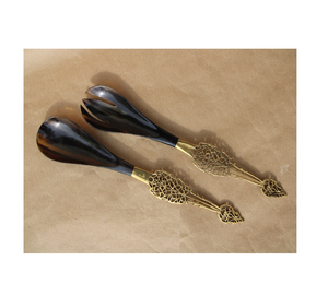 Ensemble de couverts en corne de boeuf serveuse à salade avec poignée de vadrouille Outils de couverts frais Cuillère Conception personnalisée Disponible de haute qualité - Product Image 4