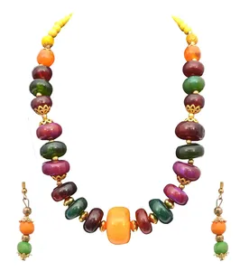 Collar hecho a mano para mujer con cuentas detalladas de madera y cuentas de resina, accesorios de moda de la India, regalos de negocios perfectos - Product Image 1