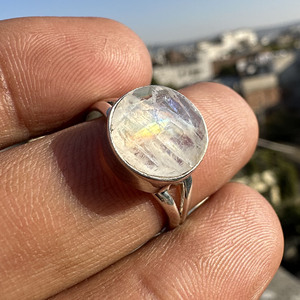 แหวนเงินแท้ 925 ประดับมูนสโตนทรงโรสคัทสีรุ้ง งานแฮนด์เมด - Product Image 1