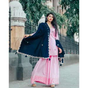 ชุดลำลอง 2 ชิ้น สีชมพูอ่อนพิเศษ งานฝีมือ เสื้อทรงเข้ารูปและกางเกงขาสั้น ผ้าถักลายเรียบ - Product Image 1