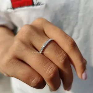 Venta al por mayor de lujo 925 plata esterlina eternidad banda Estilo Vintage boda moda Accesorio con circón natural y diamantes tachuelas - Product Image 1