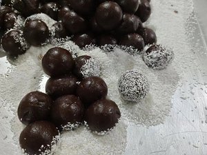 เครื่องผลิตลูกบอลพลังงานโปรตีนอัตโนมัติเครื่องผลิตลูกมะขามสายการผลิต <span class=keywords><strong>labneh</strong></span> - Product Image 5