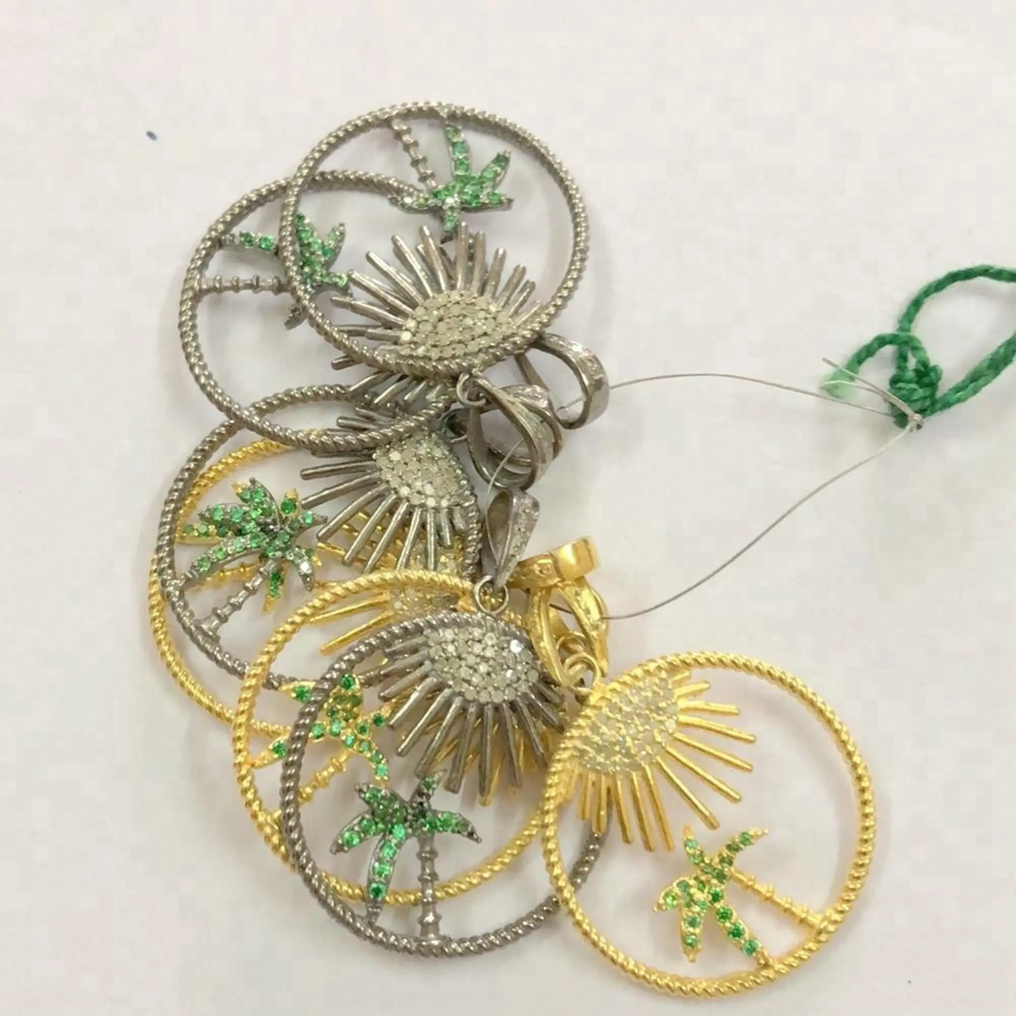 สีเหลือง