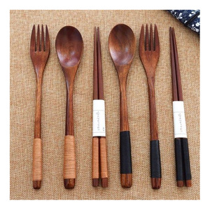 Nouvel ensemble de trois bols de service en bois de couleur naturelle de haute qualité vaisselle pour la table de cuisine pour une utilisation de fête disponible en vrac - Product Image 3