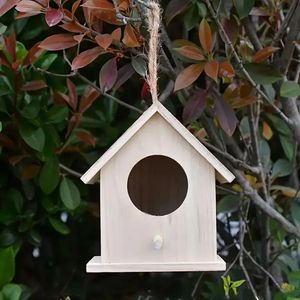 Casas de pájaros rústicas de madera artesanales para jardines que ofrecen espacios de anidación seguros con materiales resistentes a la intemperie - Product Image 1