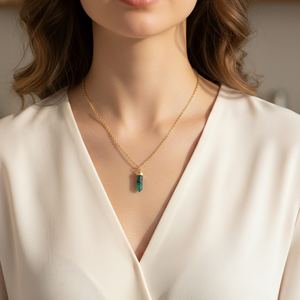 Collar con Colgante de Plata de Ley Chapado en Oro con Forma de Bala Esmeralda, Moderno, para Compromiso, Boda y Fiesta - Product Image 5