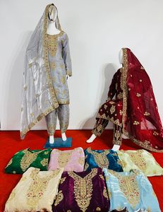 Lujosa colección Jimy Choo PentSuit para damas estilo indio con piedra Jarkan completa y Dupatta pesada 5 diseños en 5 colores - Product Image 3