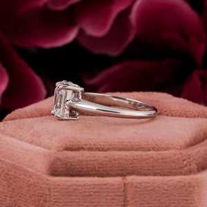 Anillo de boda de dos piedras de oro rosa Amarillo Blanco de 14 quilates Anillo de compromiso de moda de diamante de laboratorio de corte esmeralda y doble Asscher - Product Image 2