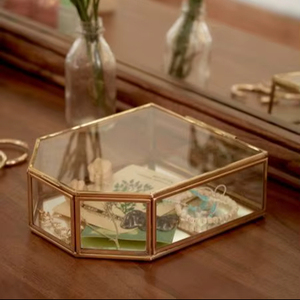 Joyero Contemporáneo de Metal y Vidrio Diseñado para Hogares Modernos que Ofrece Elegantes Soluciones de Almacenamiento y Exhibición - Product Image 1