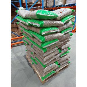 Granulés de bois de pin EN-plus A1 A2 6mm - 0,5% de cendres 4600J Calorie 600-800kg/m Densité 8% Humidité - Sacs de 15KG en vrac Vente en gros - Product Image 5