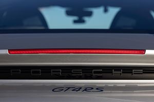 2024 718 Cayman GT4 RS, Motor de 4.0 Litros y 6 Cilindros en Línea, Paquete Weissach, Frenos de Cerámica Compuesta - Product Image 3