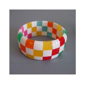 Ensemble de bracelets en résine imperméables faits à la main pour femmes, couleurs personnalisées, look élégant, finition lisse, bijoux légers pour les festivals - Product Image 1