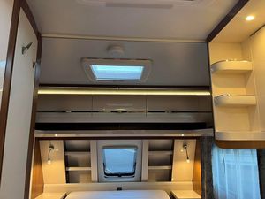 Autocaravana de Lujo Compacta con Diseño Europeo Contemporáneo para Viajes, Campamentos y Aventuras. Compre Remolques de Viaje Usados en Buen Estado - Product Image 2