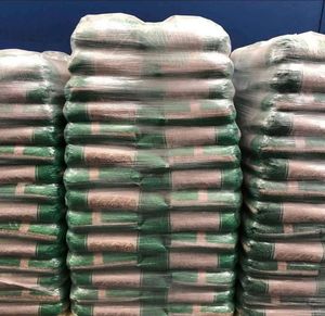 Ventas calientes Pellets de madera Premium Pellets de madera de pino de calidad de 6mm para estufa de pellets, Pino, Pellets de madera de haya En Plus A1 in. - Product Image 1