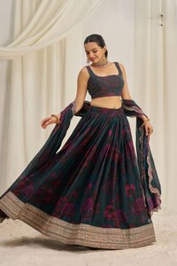 Elegante estampado floral semicosido Organza Lehenga Choli conjunto con Zari Dori y lentejuelas trabajo bordado Dupatta para fiestas de invierno - Product Image 2